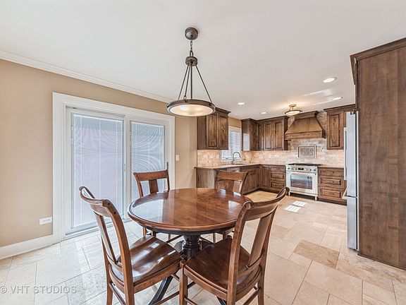 5th image of 1806 Foxwood Dr