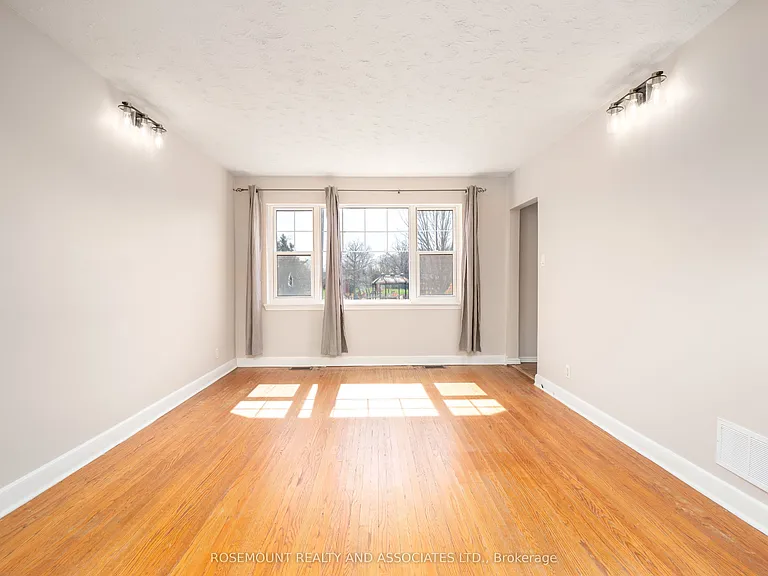 32 Maywood Park #UPPER — Photo 6