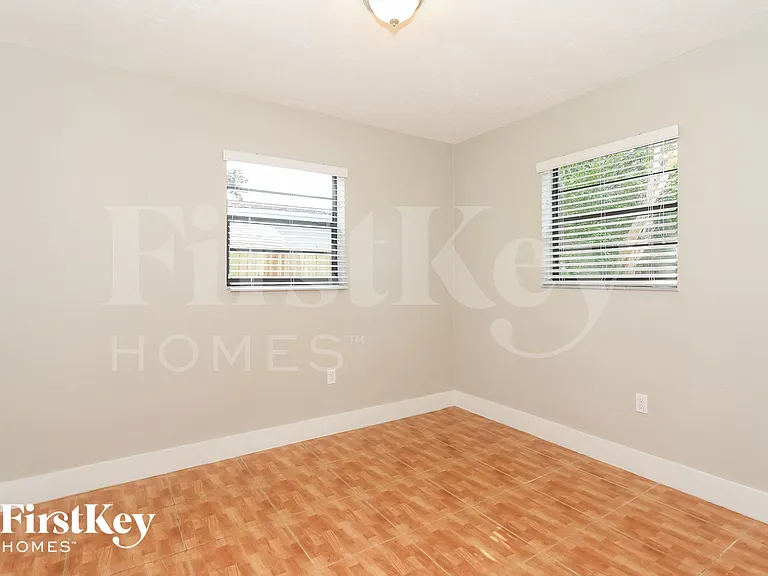 7000 SW 12th St — Photo 9