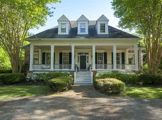1511 Riverwood Dr, Jackson, MS 39211