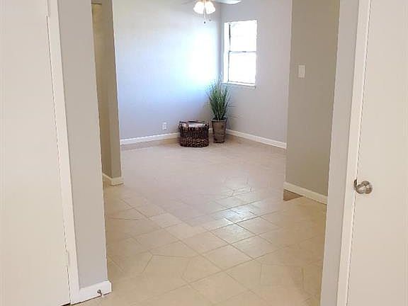 4th image of 718 Gold Oaks Dr