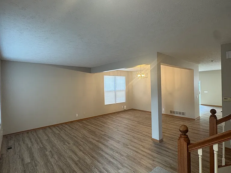 5009 S 194th Ave — Photo 2