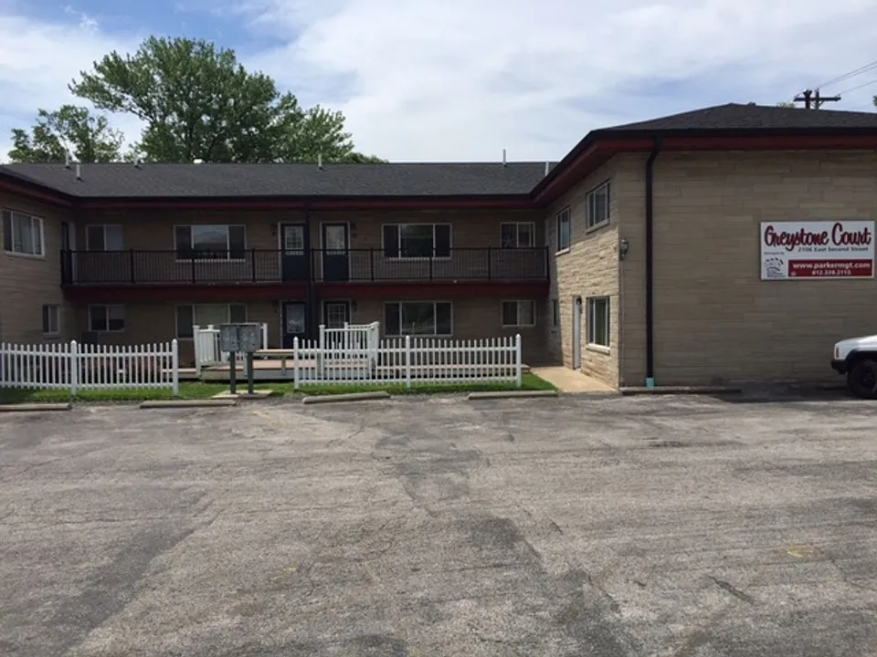 2106 E 2nd