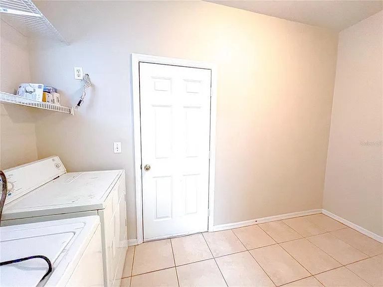 4332 NW 34th Dr — Photo 16