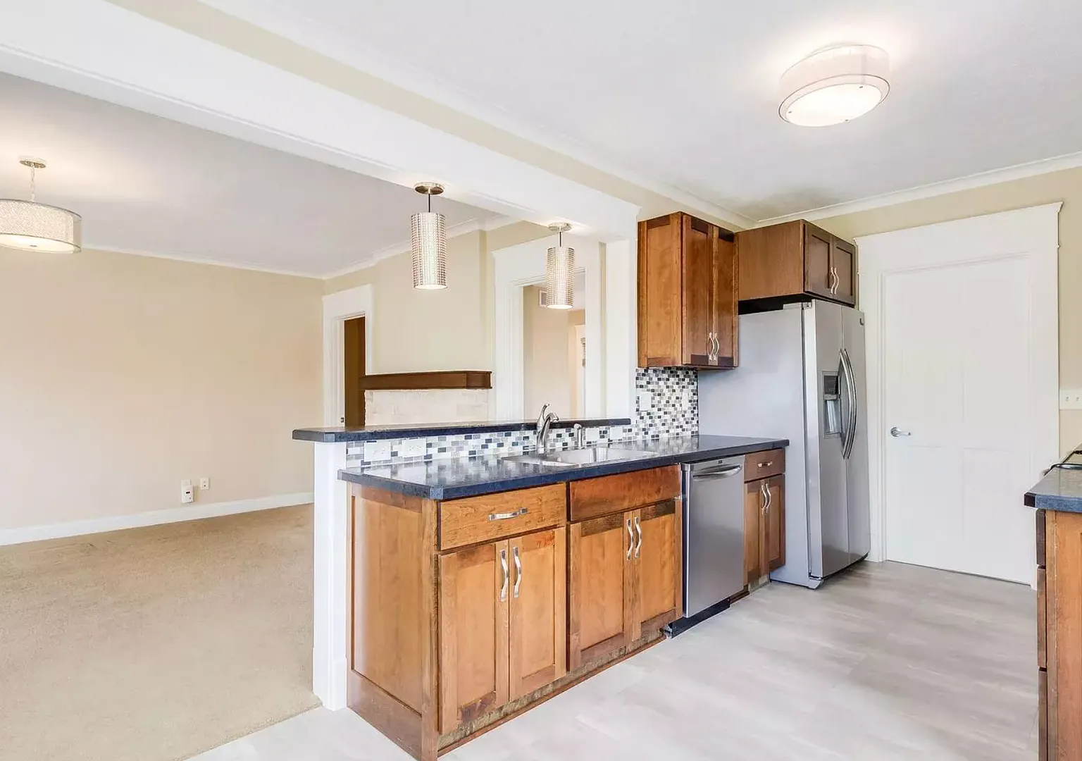 Welcome to 611 S Capitol Ave. Lansing, MI 48933!! — Photo 4