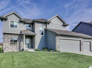 8004 S 195th St, Gretna, NE 68028