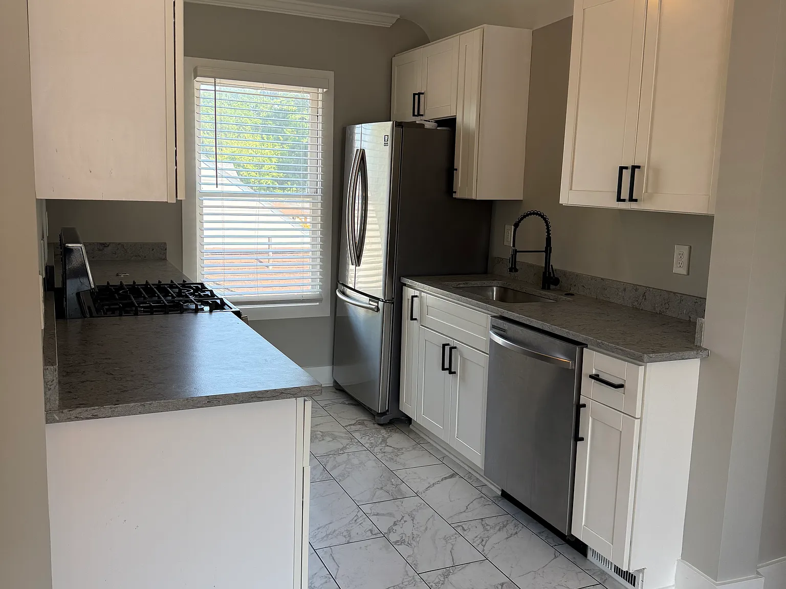 334 E Drayton St — Photo 4