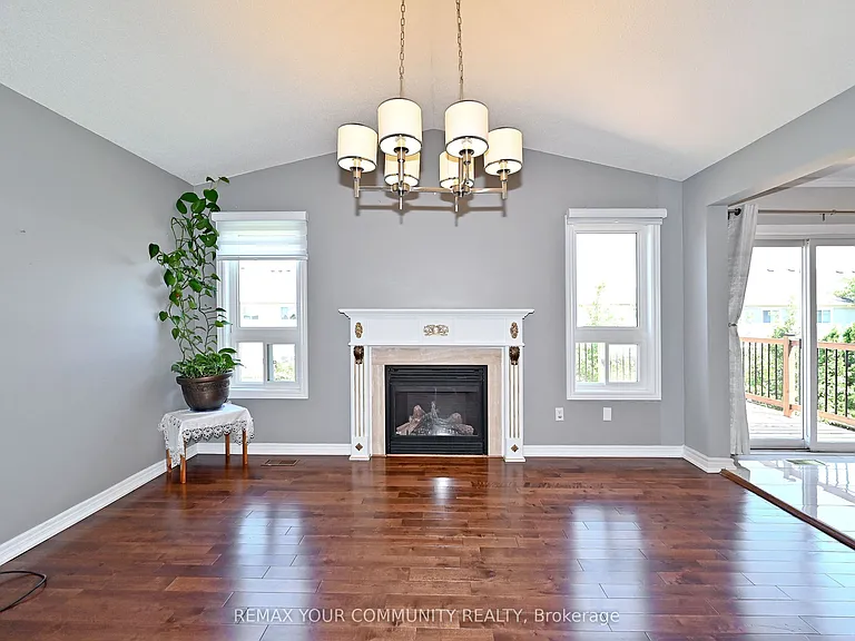 73 Laurendale Ave — Photo 10