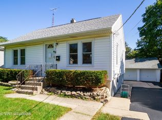 618 Oak St, Woodstock, IL 60098