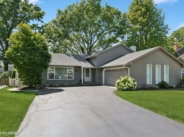 1821 Clyde Dr, Naperville, IL 60565