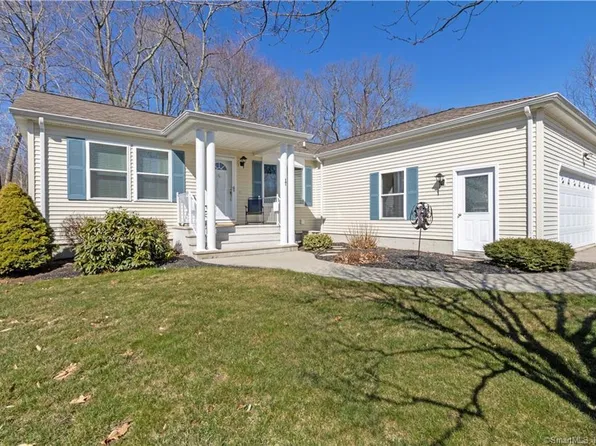 17 Wyndwood Road, Montville, CT 06382