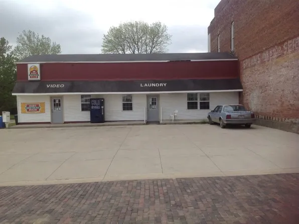 115 Broadway St, Louisville, IL 62858