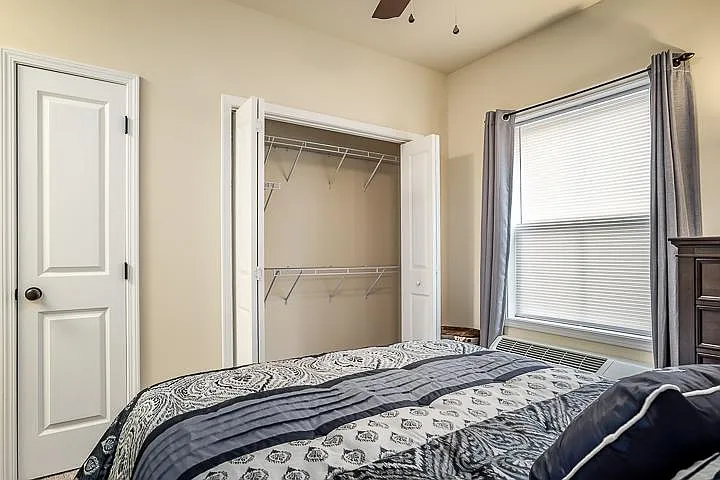 300 W 9th St — Photo 10