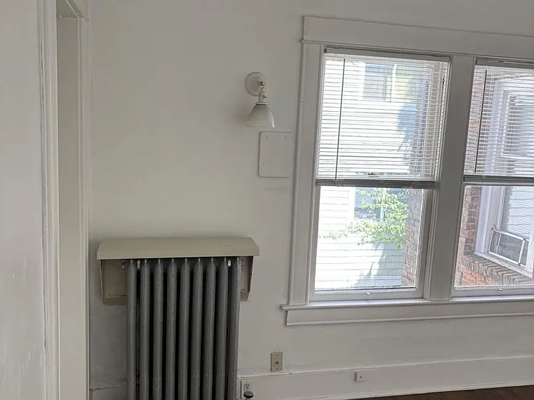 220 Belmont Ave E — Photo 21