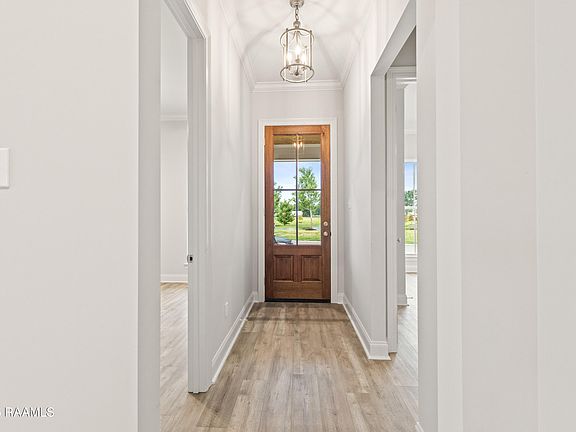 2nd image of 406 Flores Ct