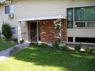 9555 SW Royal Woodlands Dr, Beaverton, OR 97005