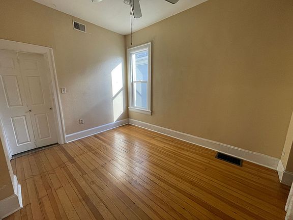 5th image of 86 N Lincoln St APT 1