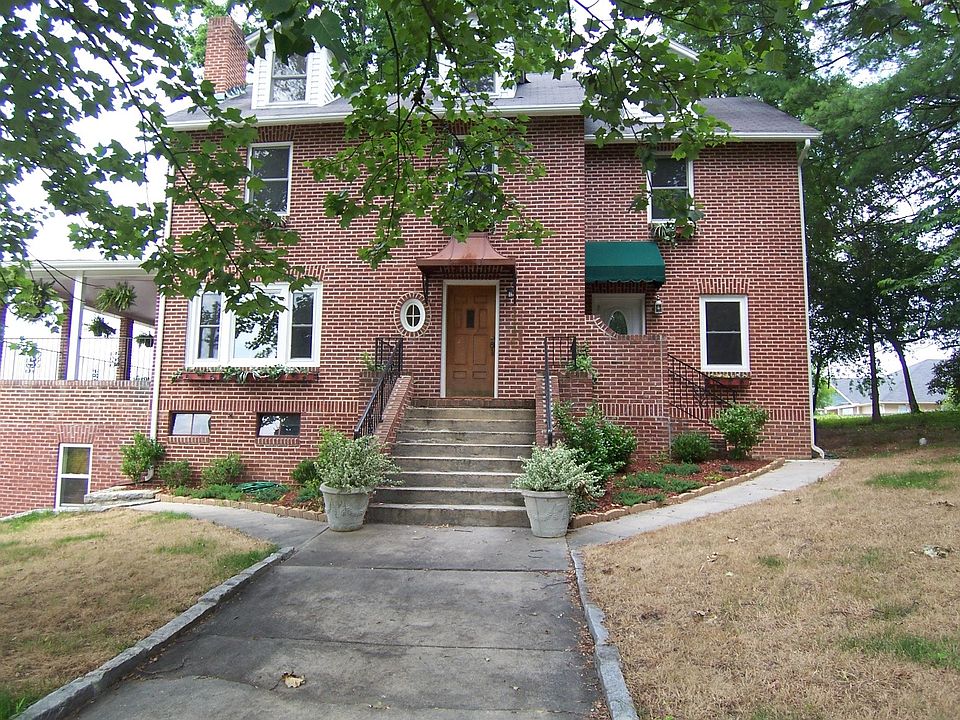 Griffin Manor at 1316 Hyman Avenue