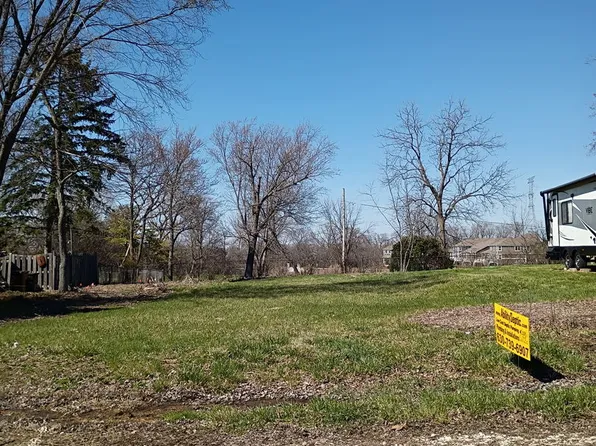 27W070 Hickory Ln, West Chicago, IL 60185