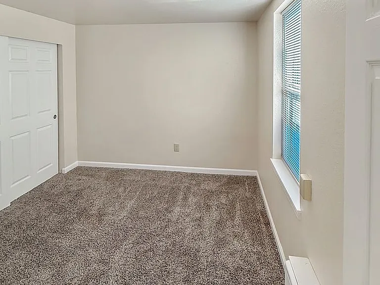 Town Manor Apartments — Photo 8