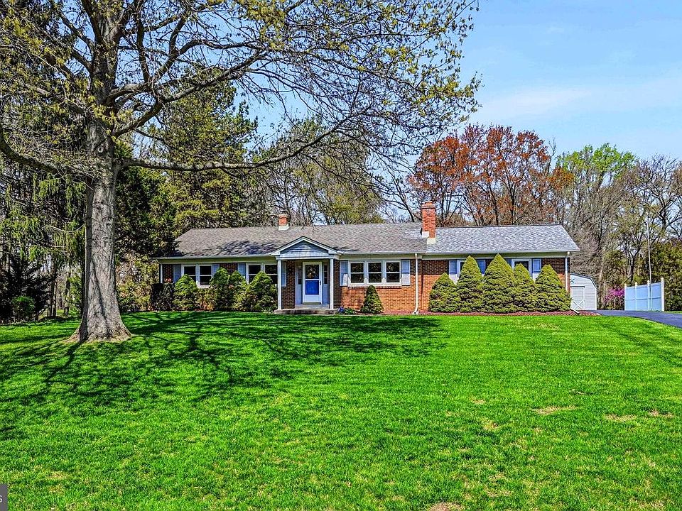 1st image of 90 Canzonet Dr