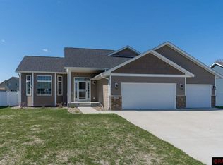 220 Muriefield Dr, Mankato, MN 56001