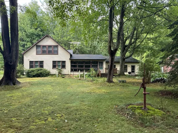 1898 Benjamin Rd, Muskegon, MI 49445