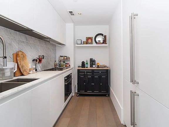4th image of 429 Kent Ave #330