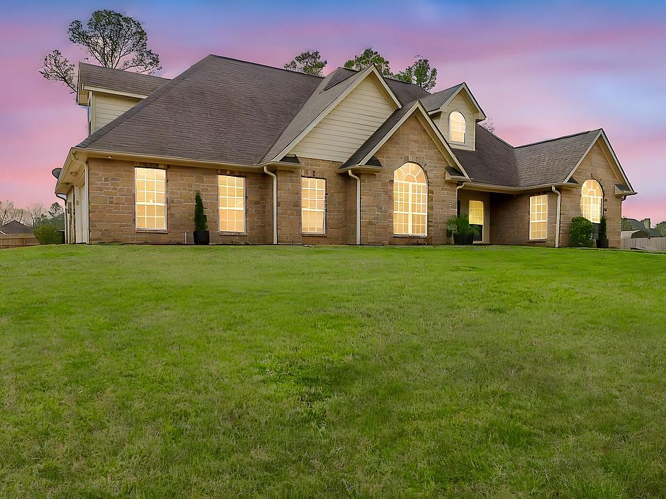 1st image of 127 Copperwood Loop