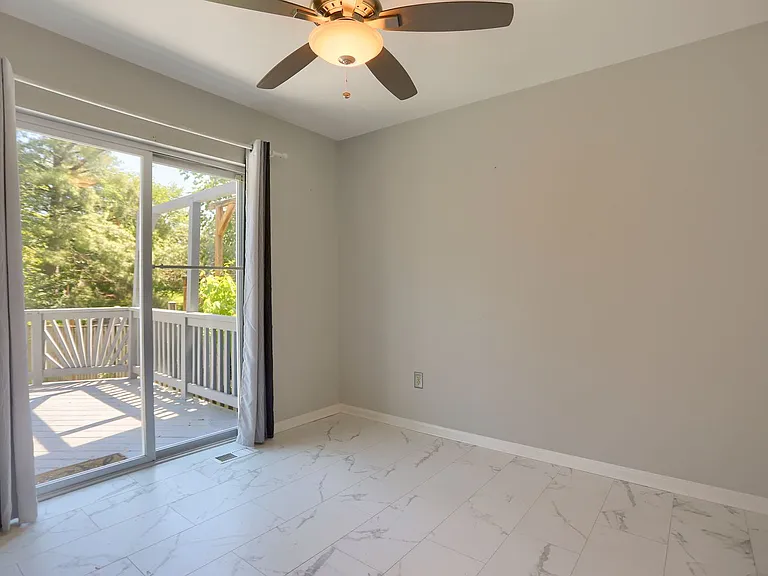 618 Milford Ct — Photo 4