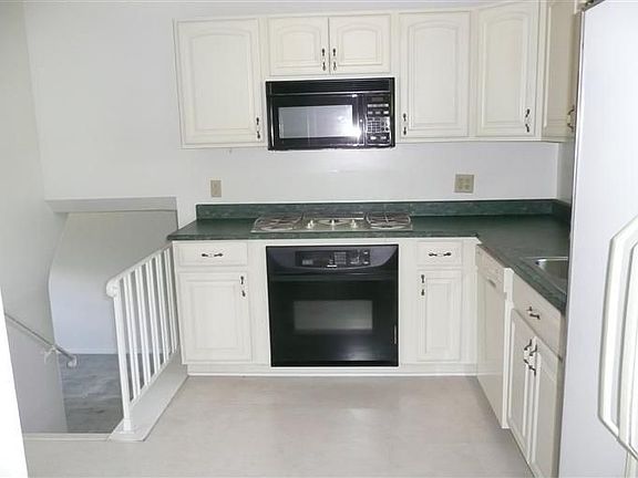 3rd image of 9178 Cherry Blossom Ln