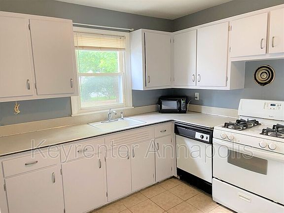 5th image of 211 A St SW Unit A