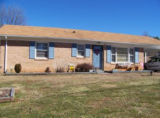 193 Badgett Ave, Mount Airy, NC 27030