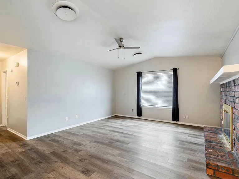 3220 E 47th St S — Photo 2