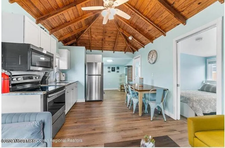 2 bed, $1,985 — Photo 2