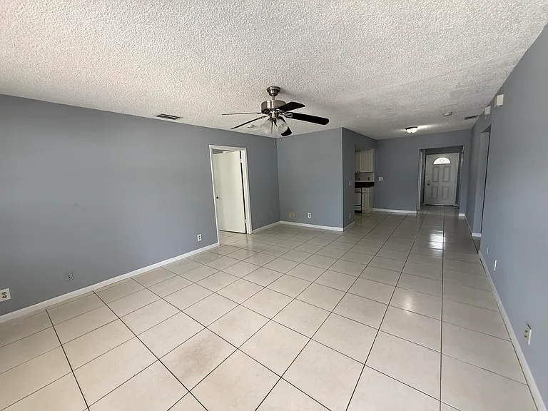 2519 Griffin Sq — Photo 3