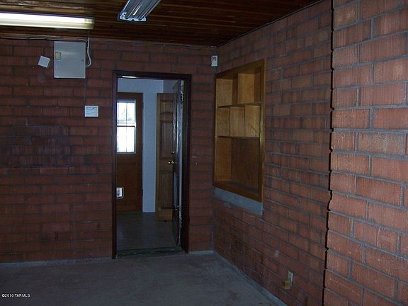 5th image of 932 N Rosemont Blvd