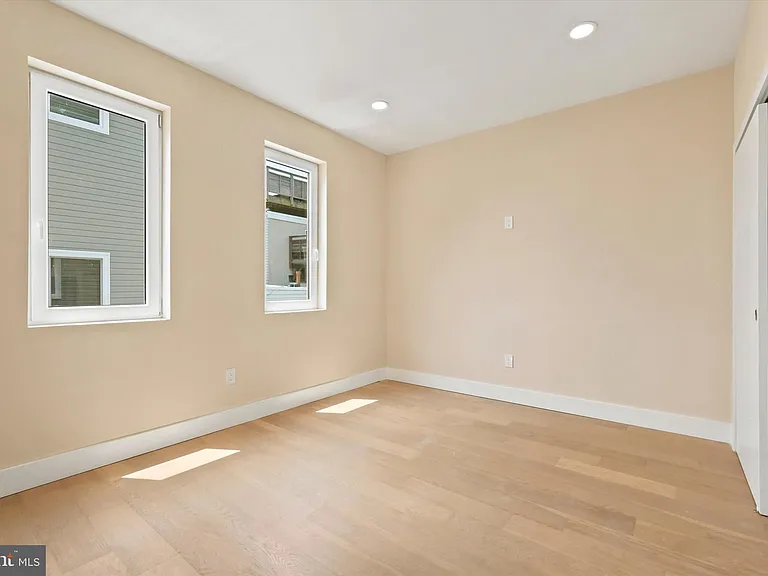 2440 E Harold St — Photo 7
