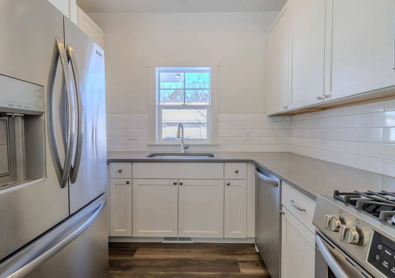 ZO- 1542 Simsbury St — Photo 3
