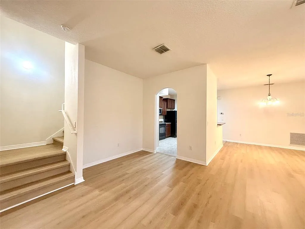 3 bed, 2.5 bath, 1942 sqft, $2,500 — Photo 4