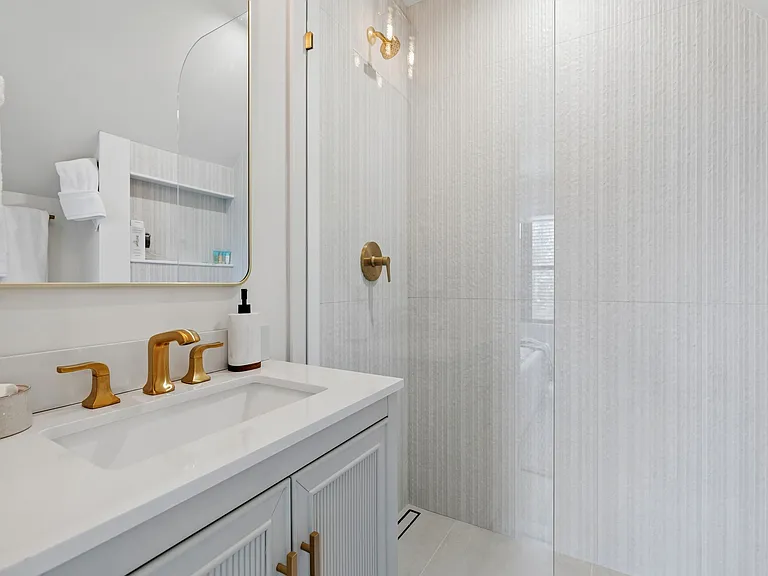 10 William Way — Photo 32