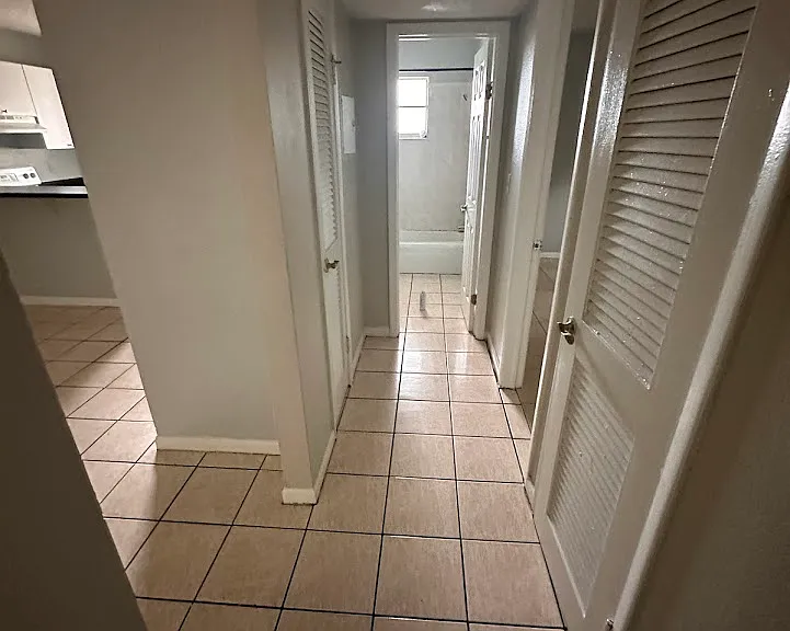 Parson's Green Courtyard Apartments — Photo 1