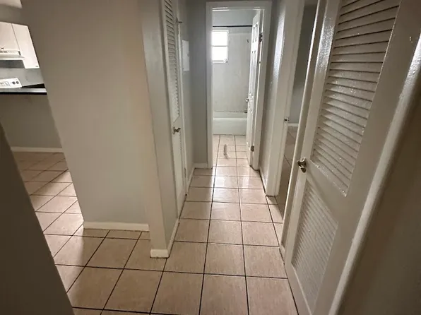 Parson's Green Courtyard Apartments, 200 Cook St APT 115, Brandon, FL 33511