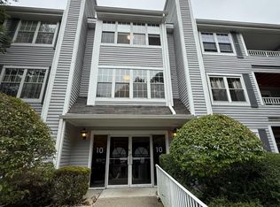 1007 Meadow Ct, Helmetta, NJ 08828