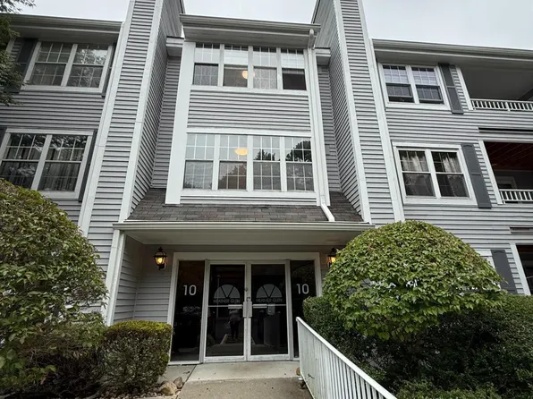 1007 Meadow Ct, Helmetta, NJ 08828