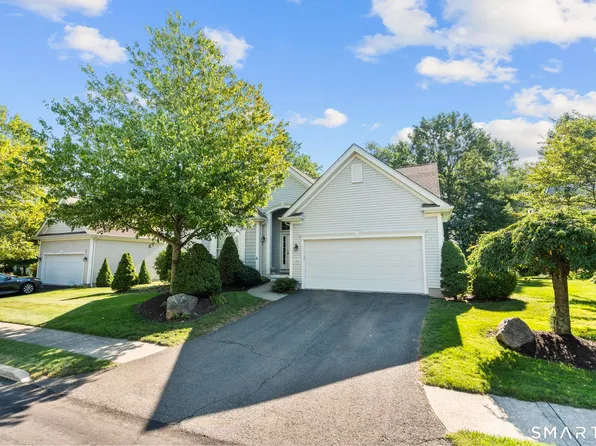 171 Country Club Drive #171, Oxford, CT 06478