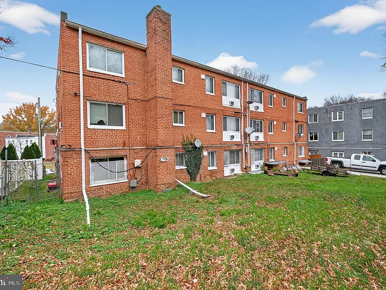 2901 Gainesville St SE #202 — Photo 28