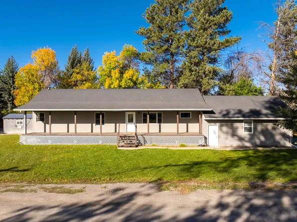 636 Central Ave, Fairfield, MT 59436