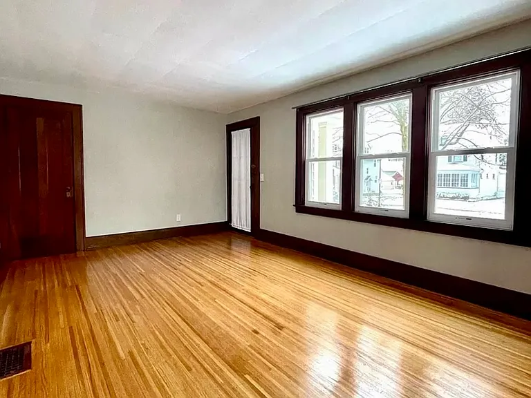 10 Merwin Ave — Photo 9