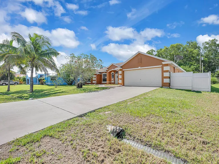 5075 NW Egret Ave — Photo 3
